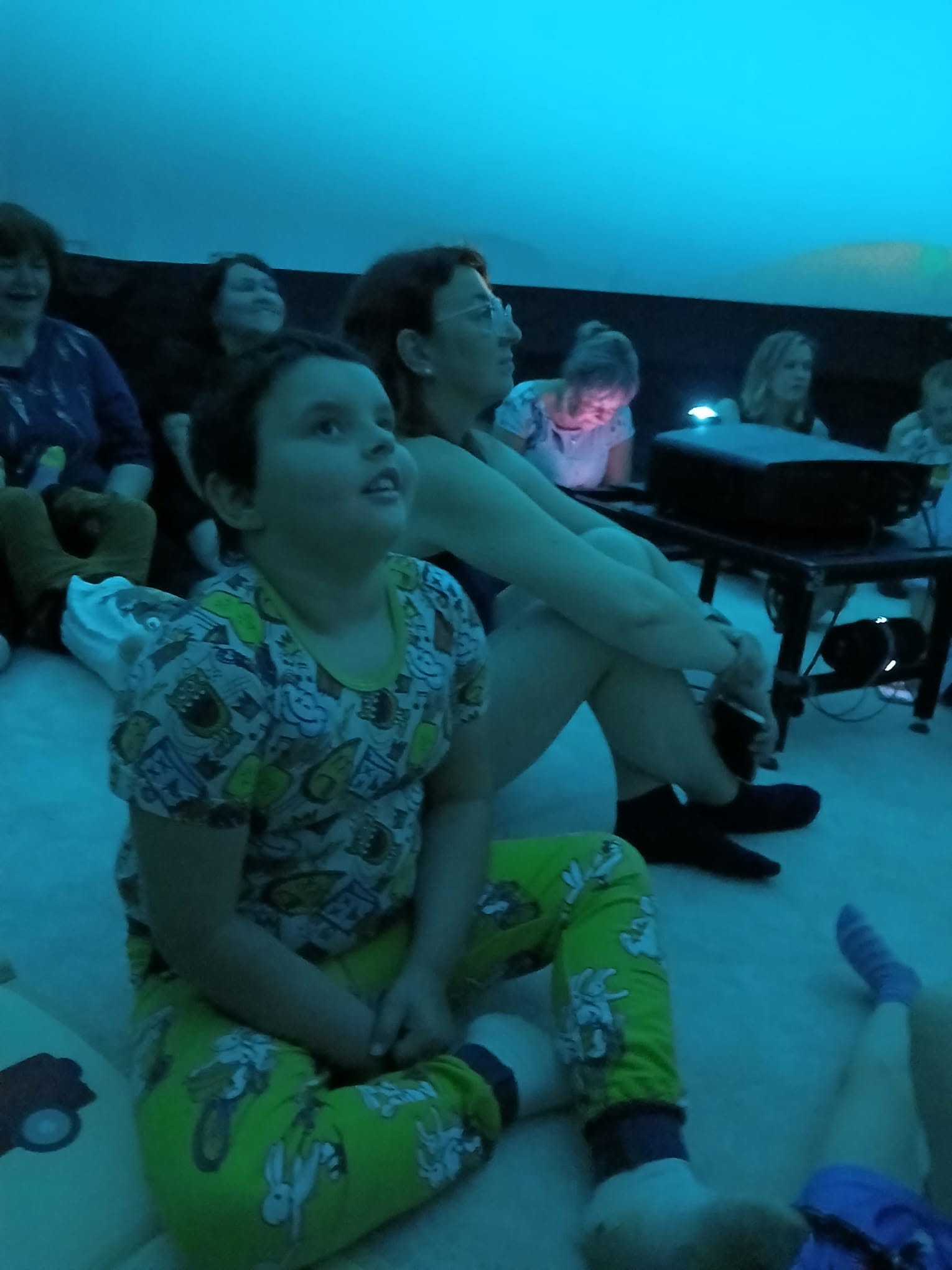 Sférické kino přivezlo dětem nevšední zážitek